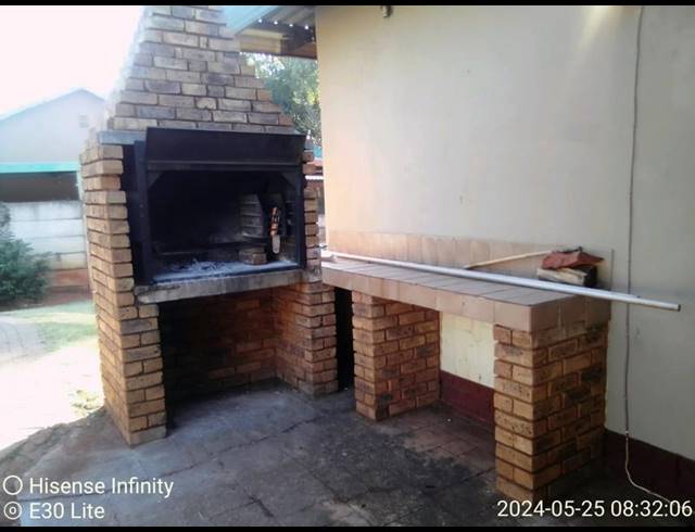 4 BEDROOM HOUSE FOR SALE IN THE ORCHARDS